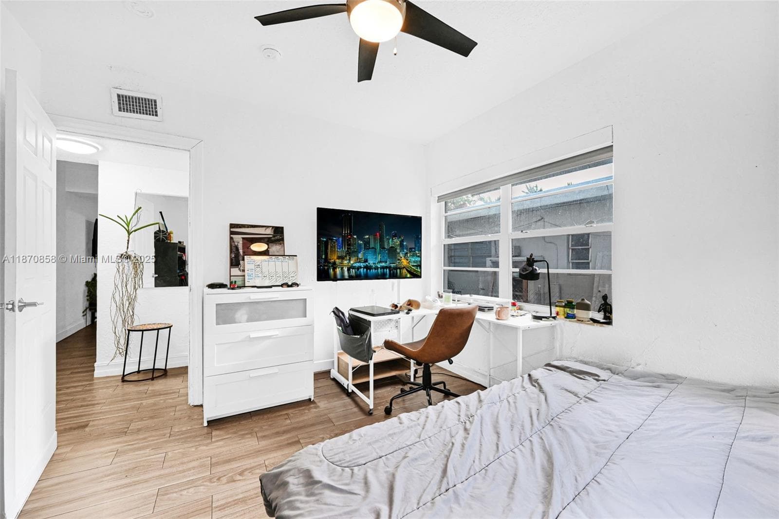 A11870858 — Miami Beach — 19