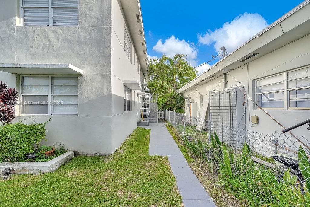 A11870858 — Miami Beach — 44