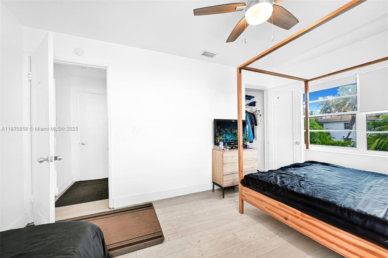 A11870858 — Miami Beach — 35