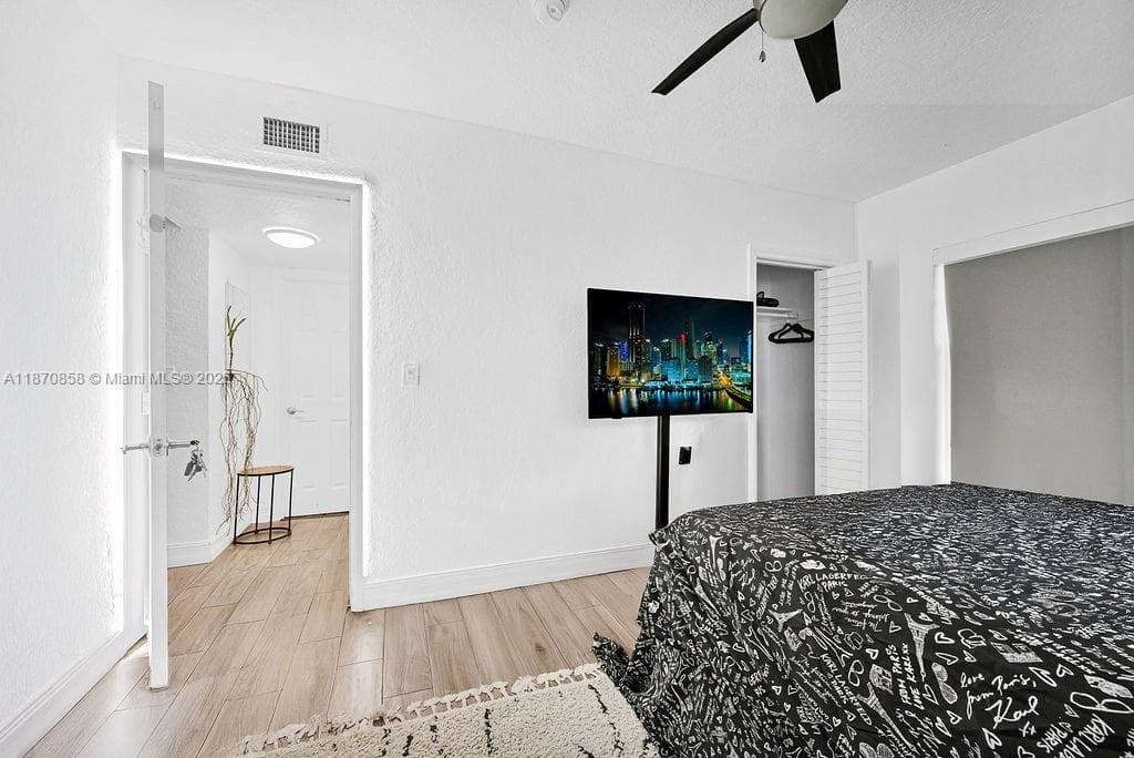 A11870858 — Miami Beach — 39
