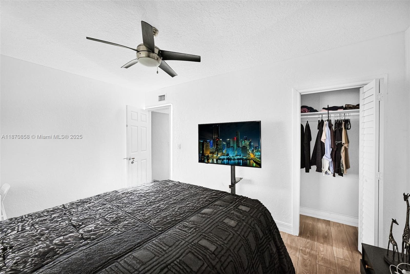 A11870858 — Miami Beach — 21