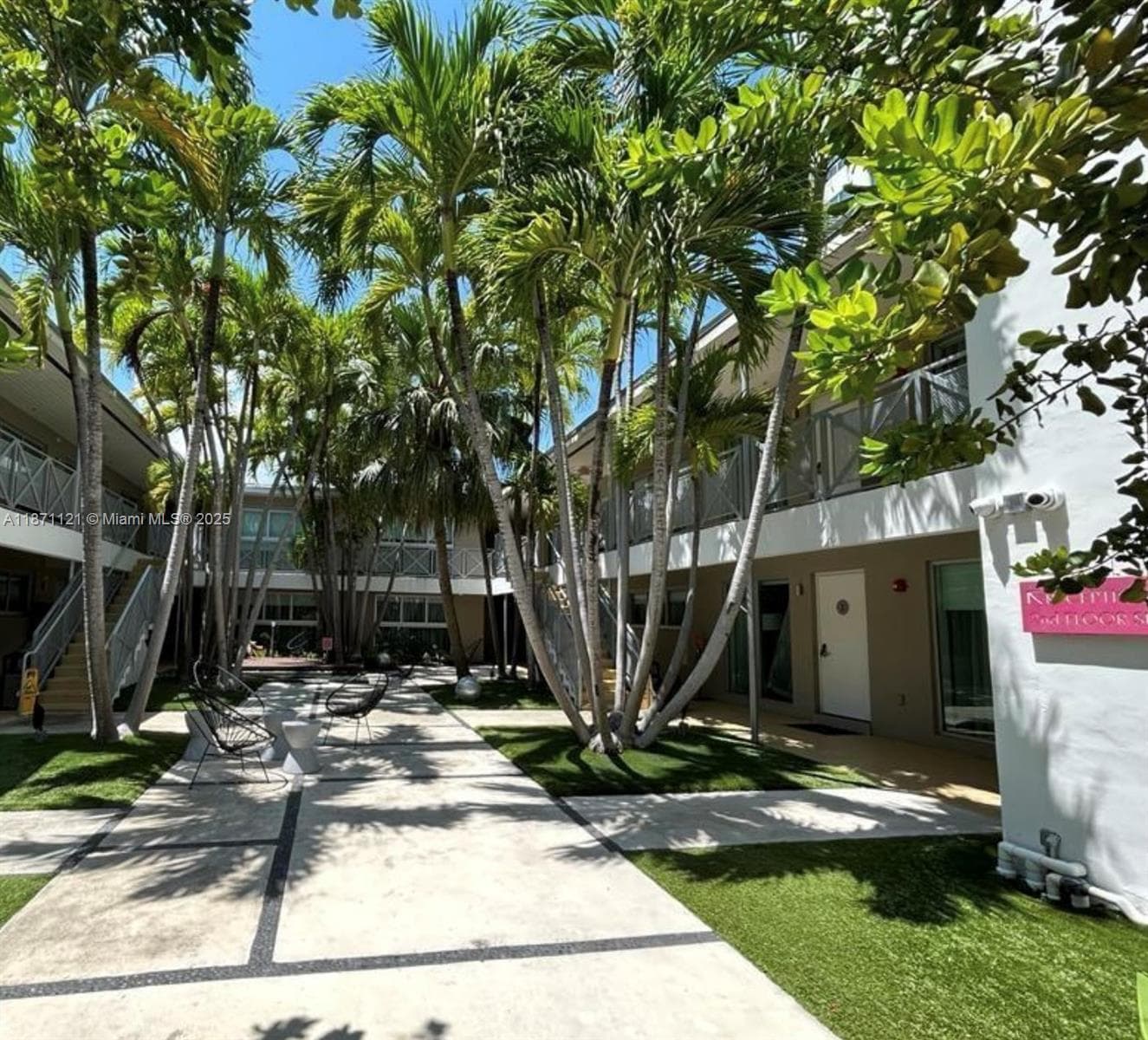 A11871121 — Miami Beach