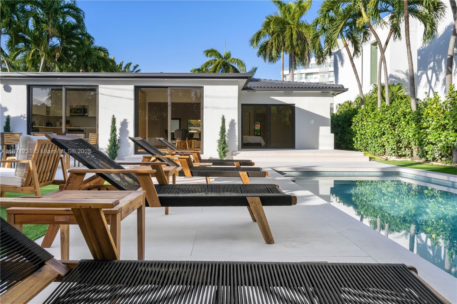A11871231 — Miami Beach — 22