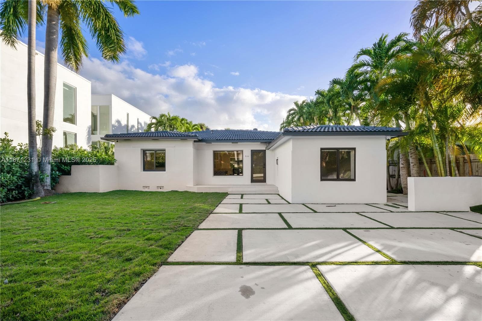 A11871231 — Miami Beach