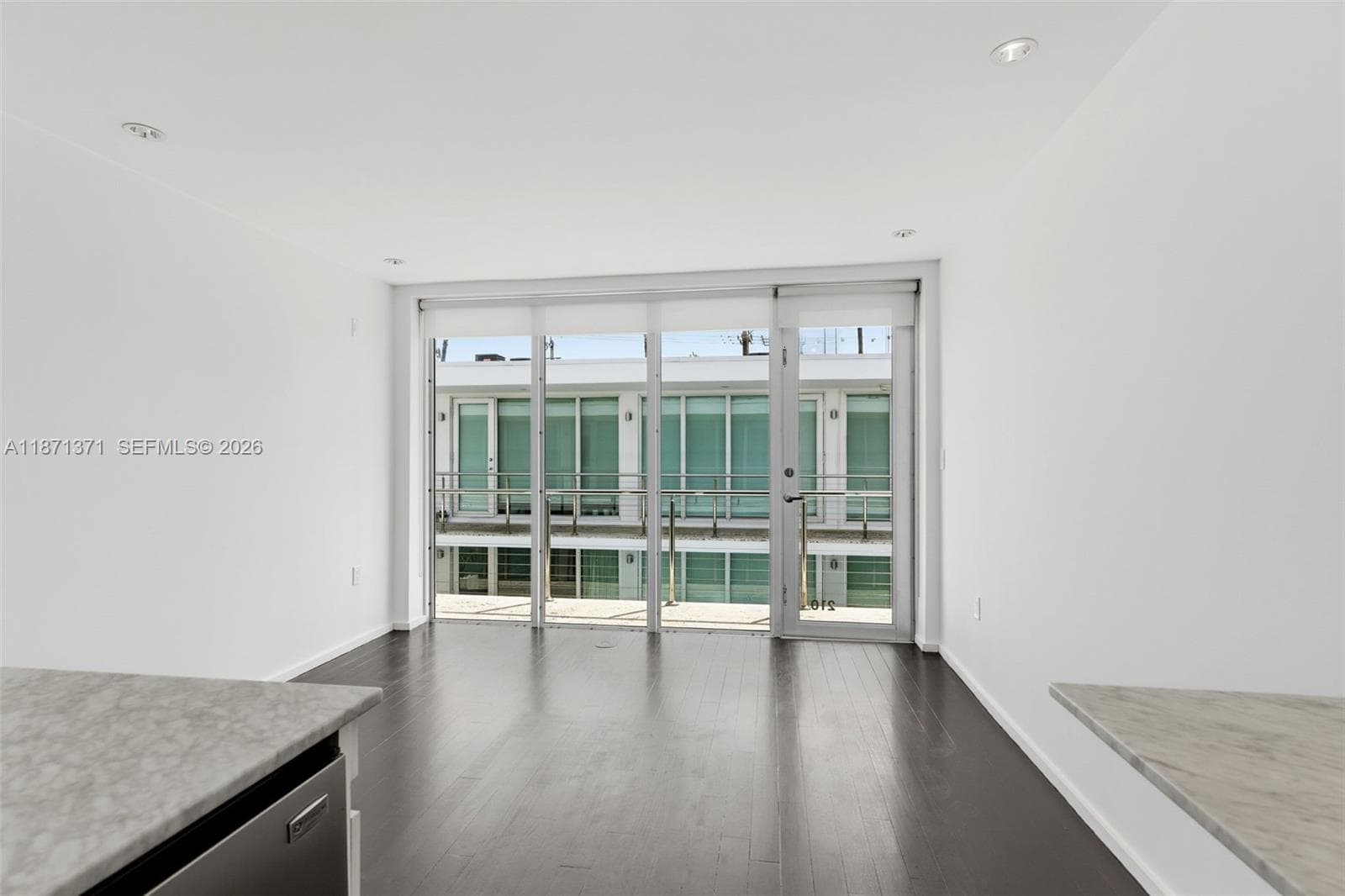 A11871371 — Miami Beach — 7
