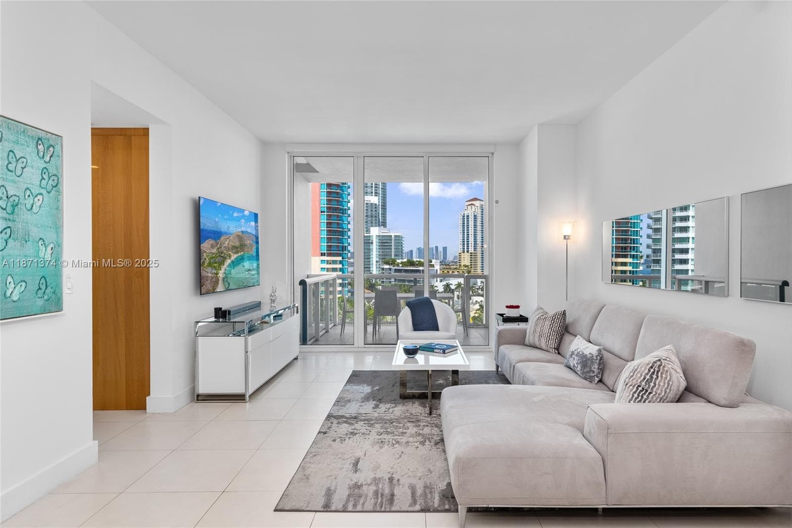 A11871374 — Miami Beach — 6