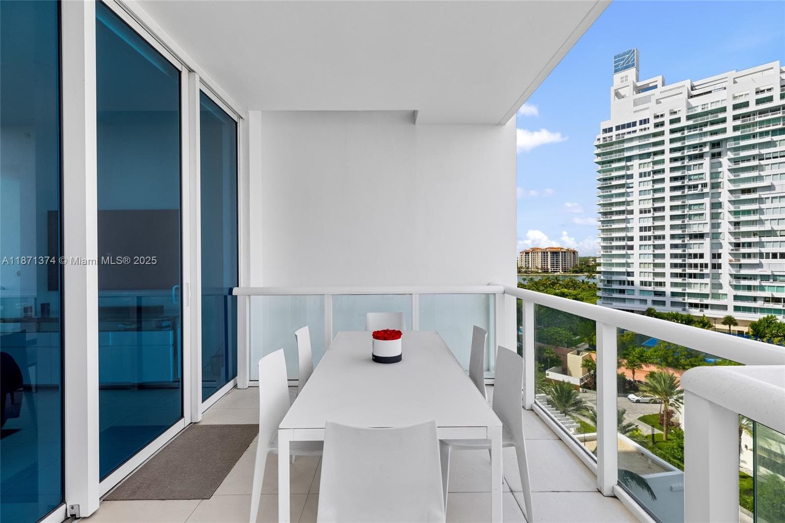 A11871374 — Miami Beach — 26