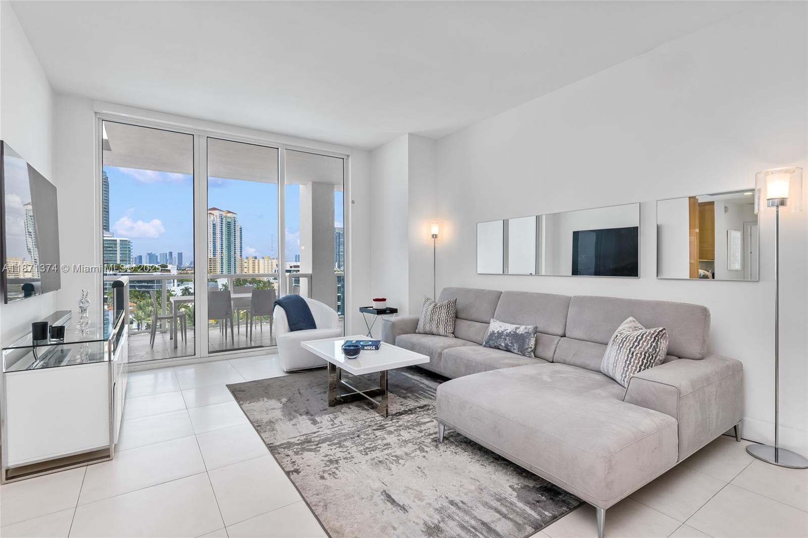 A11871374 — Miami Beach