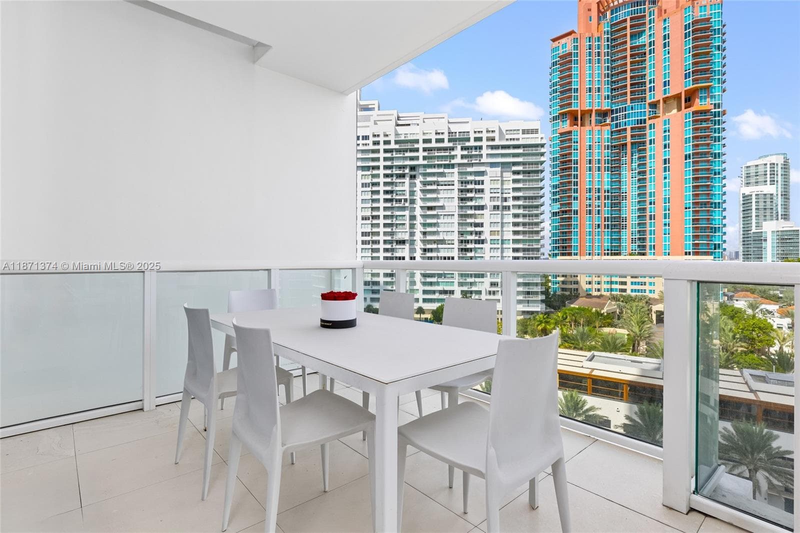 A11871374 — Miami Beach — 24