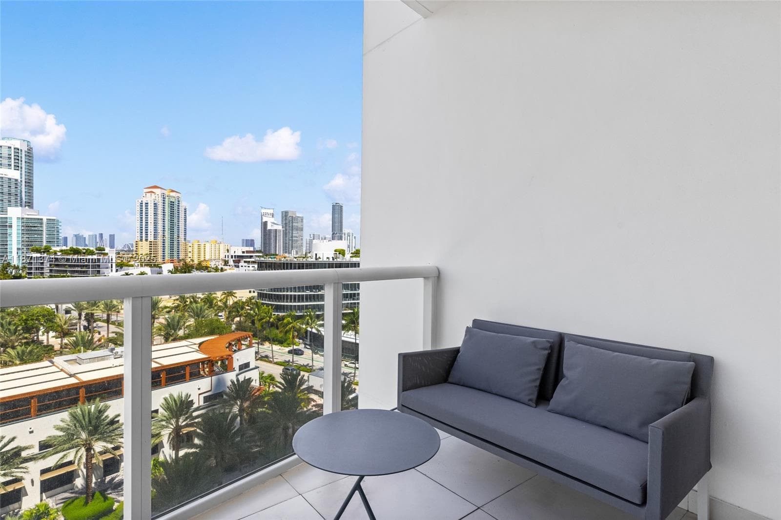 A11871374 — Miami Beach — 10