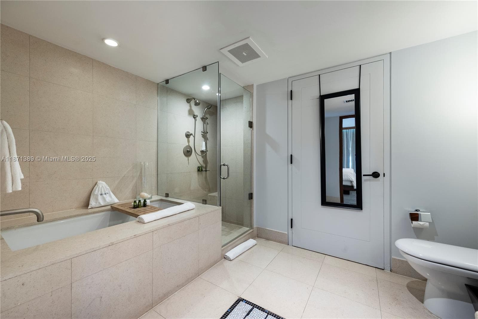A11871389 — Miami Beach — 13