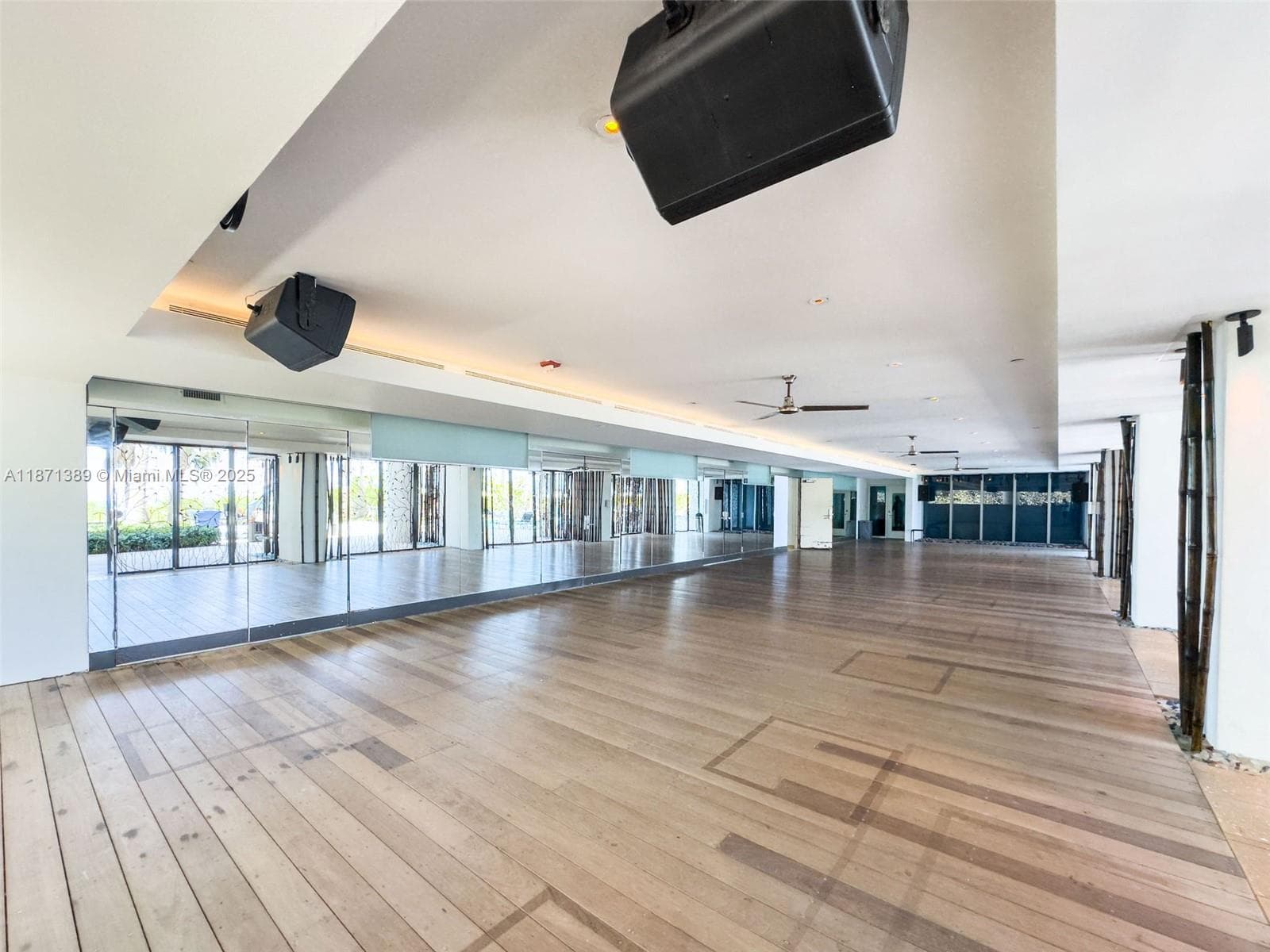 A11871389 — Miami Beach — 17
