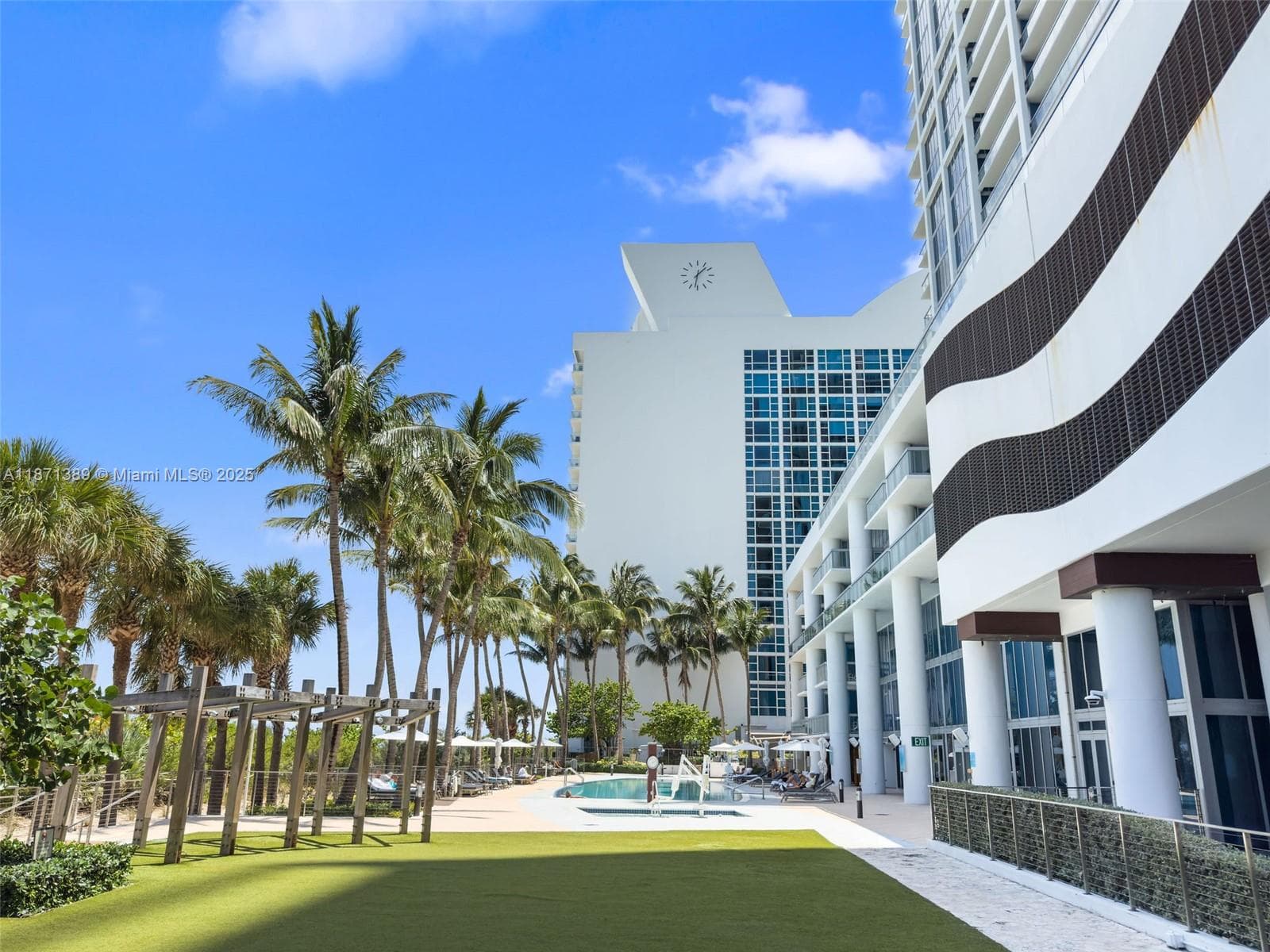 A11871389 — Miami Beach — 26