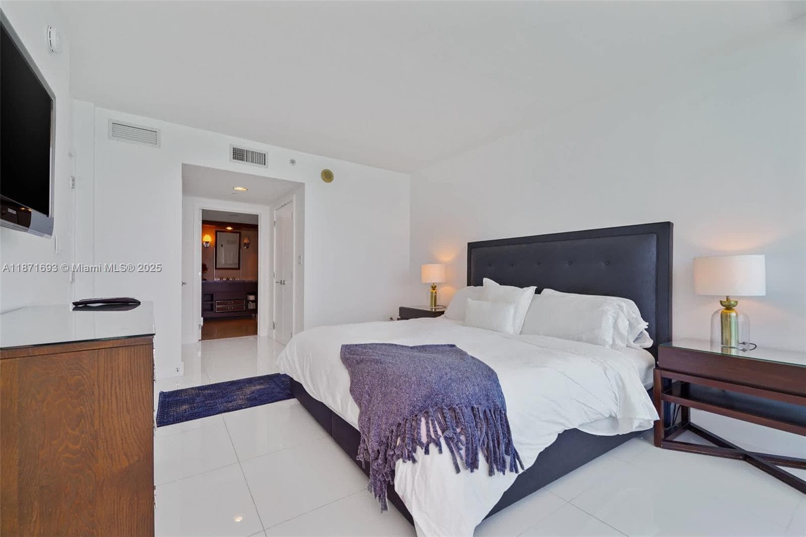 A11871693 — Miami Beach — 17