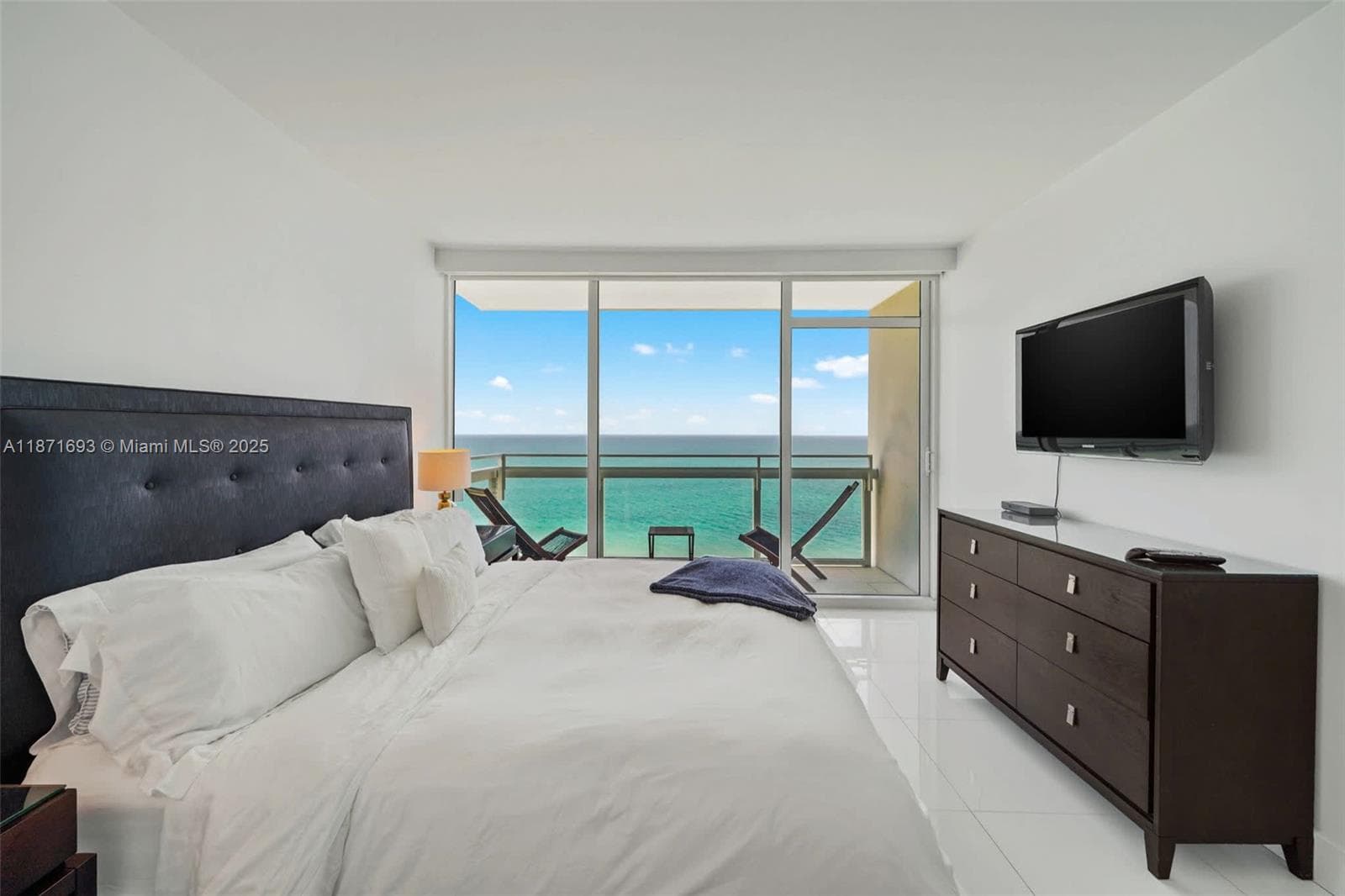 A11871693 — Miami Beach — 15