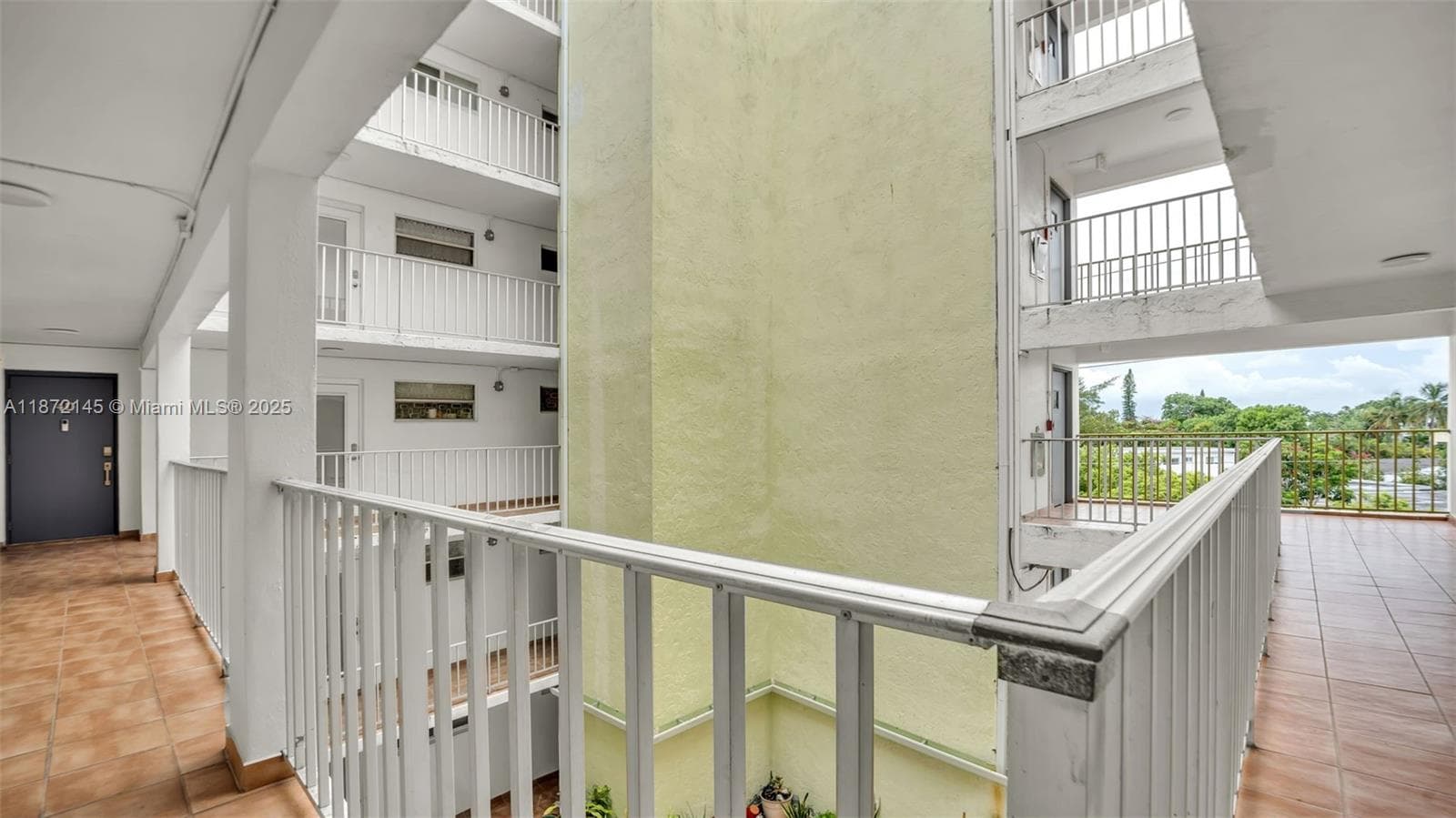 A11872145 — Miami Beach — 2