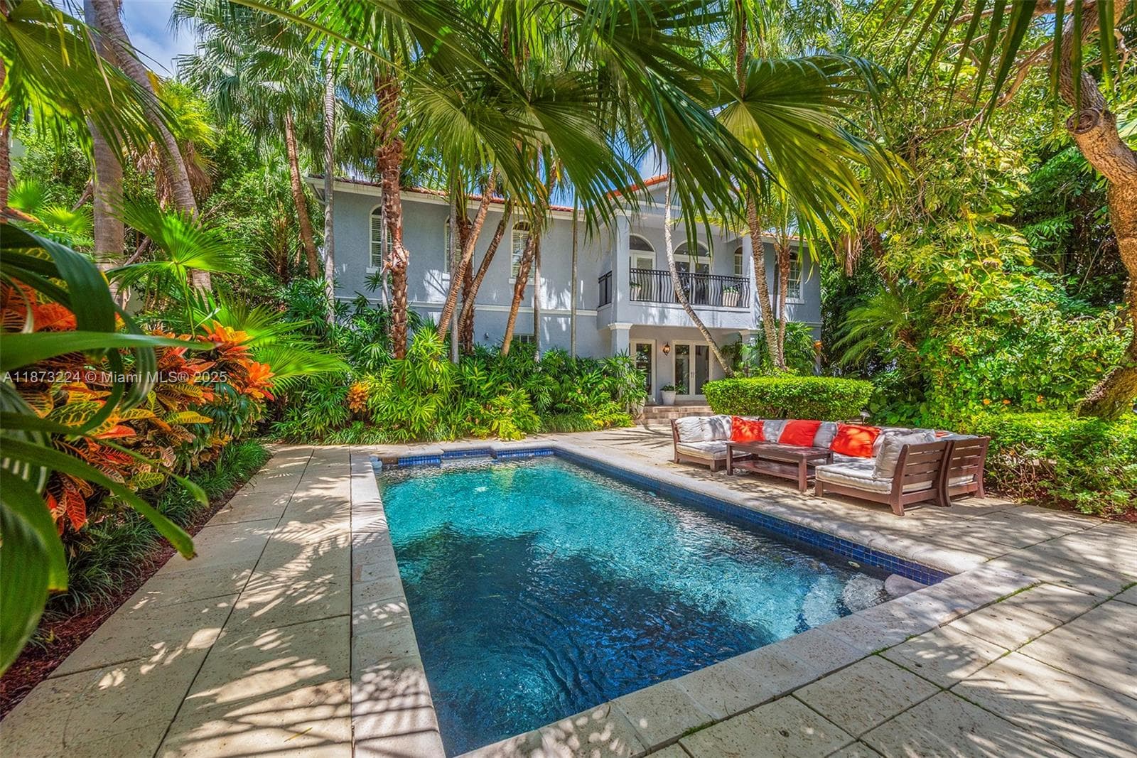 A11873224 — Miami Beach — 30