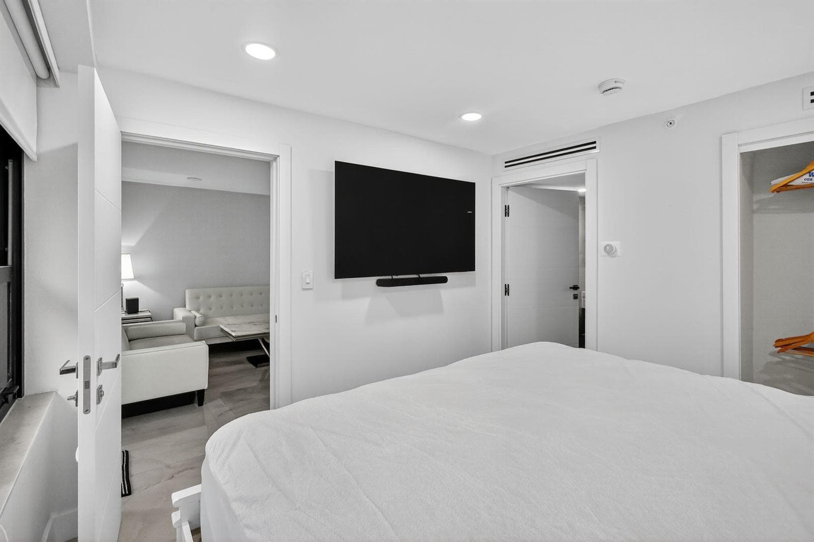 R11122020 — Miami Beach — 17