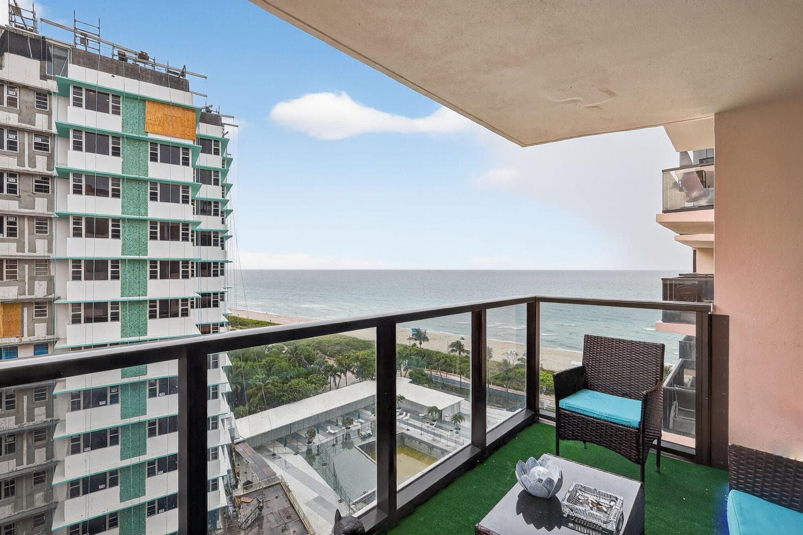 R11122020 — Miami Beach — 22