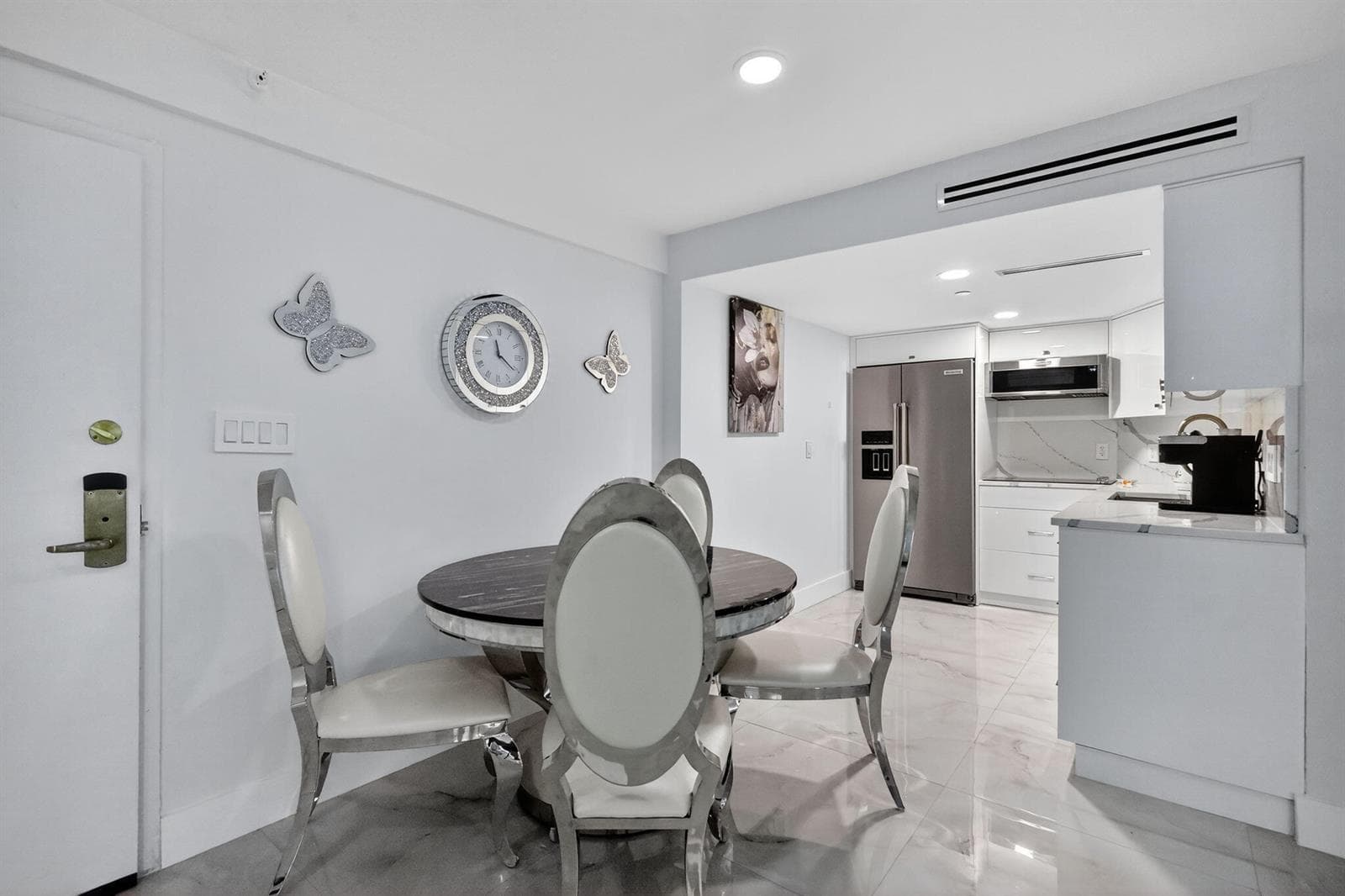 R11122020 — Miami Beach — 7