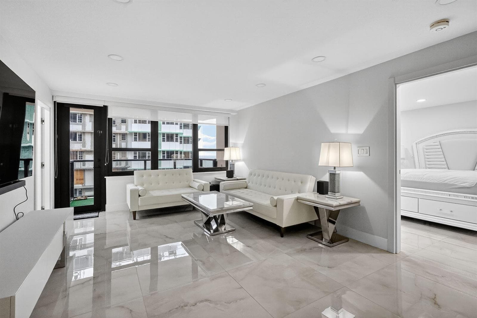 R11122020 — Miami Beach — 3