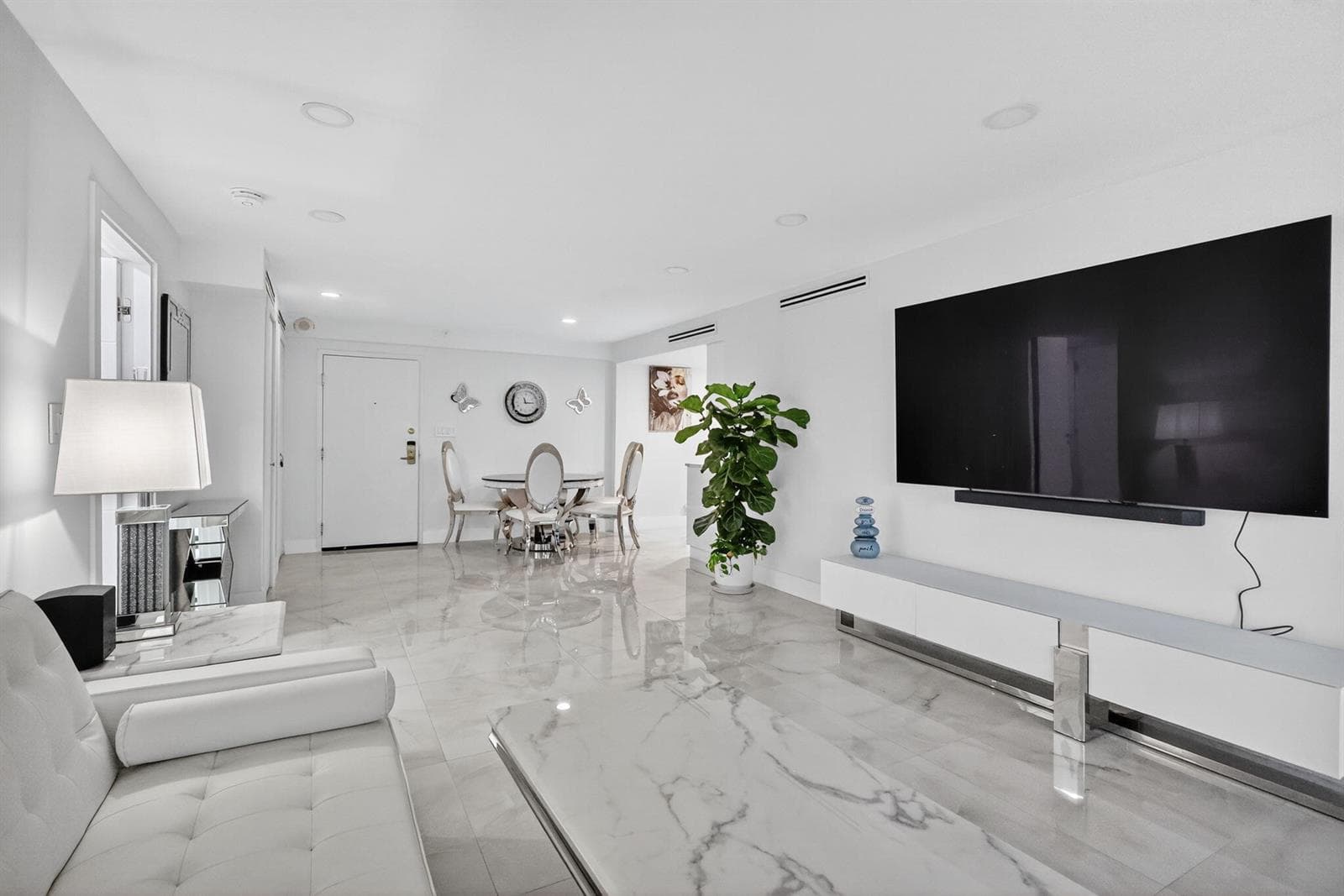 R11122020 — Miami Beach