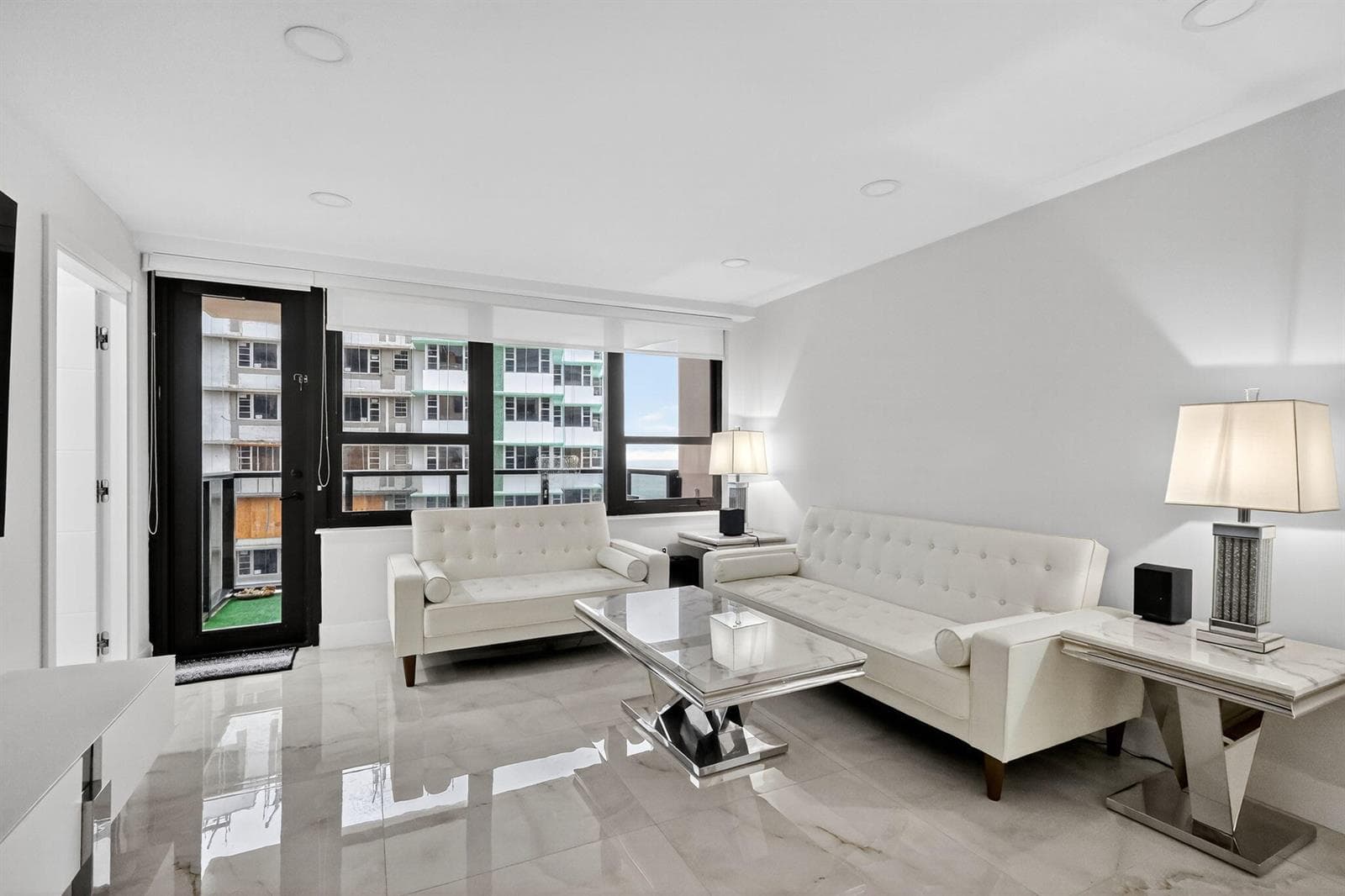 R11122020 — Miami Beach — 5