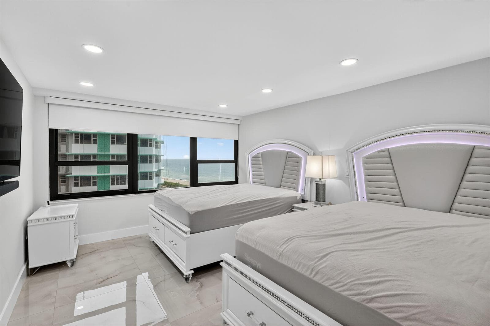 R11122020 — Miami Beach — 10