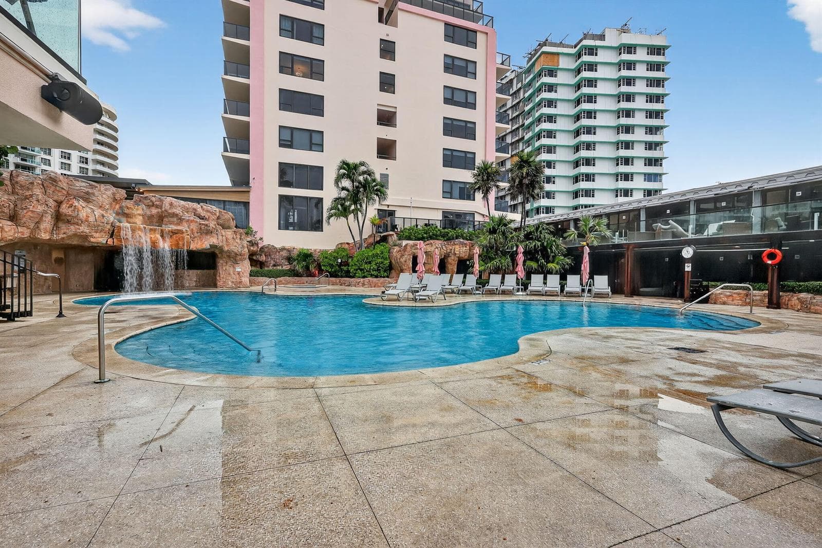 R11122020 — Miami Beach — 33