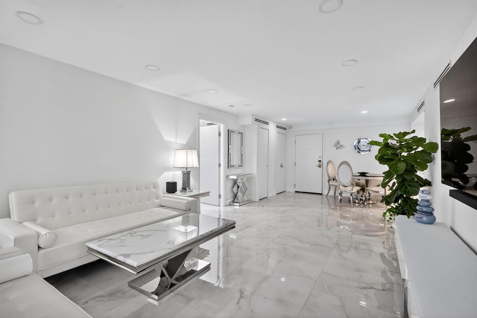 R11122020 — Miami Beach — 4