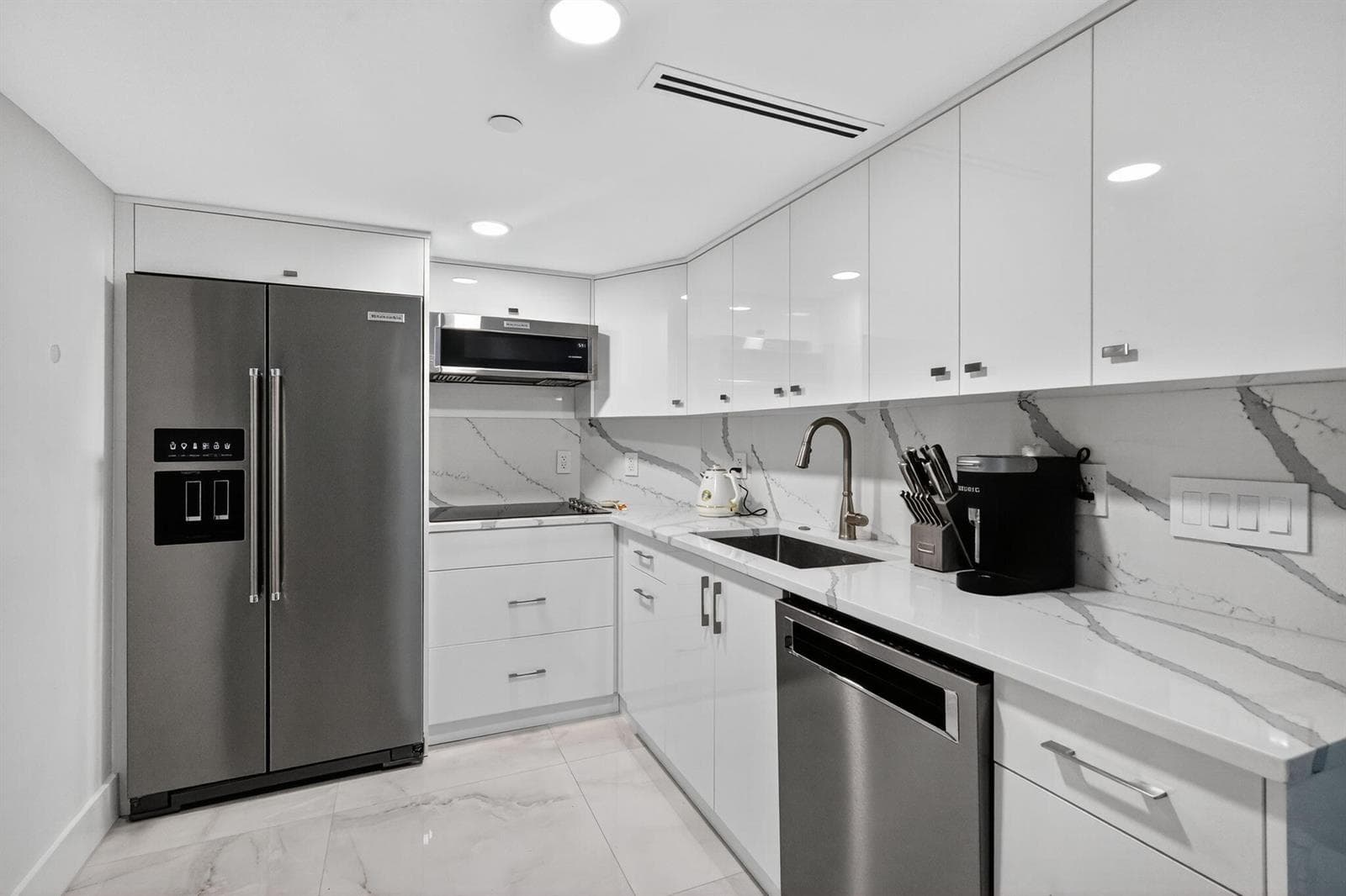 R11122020 — Miami Beach — 8