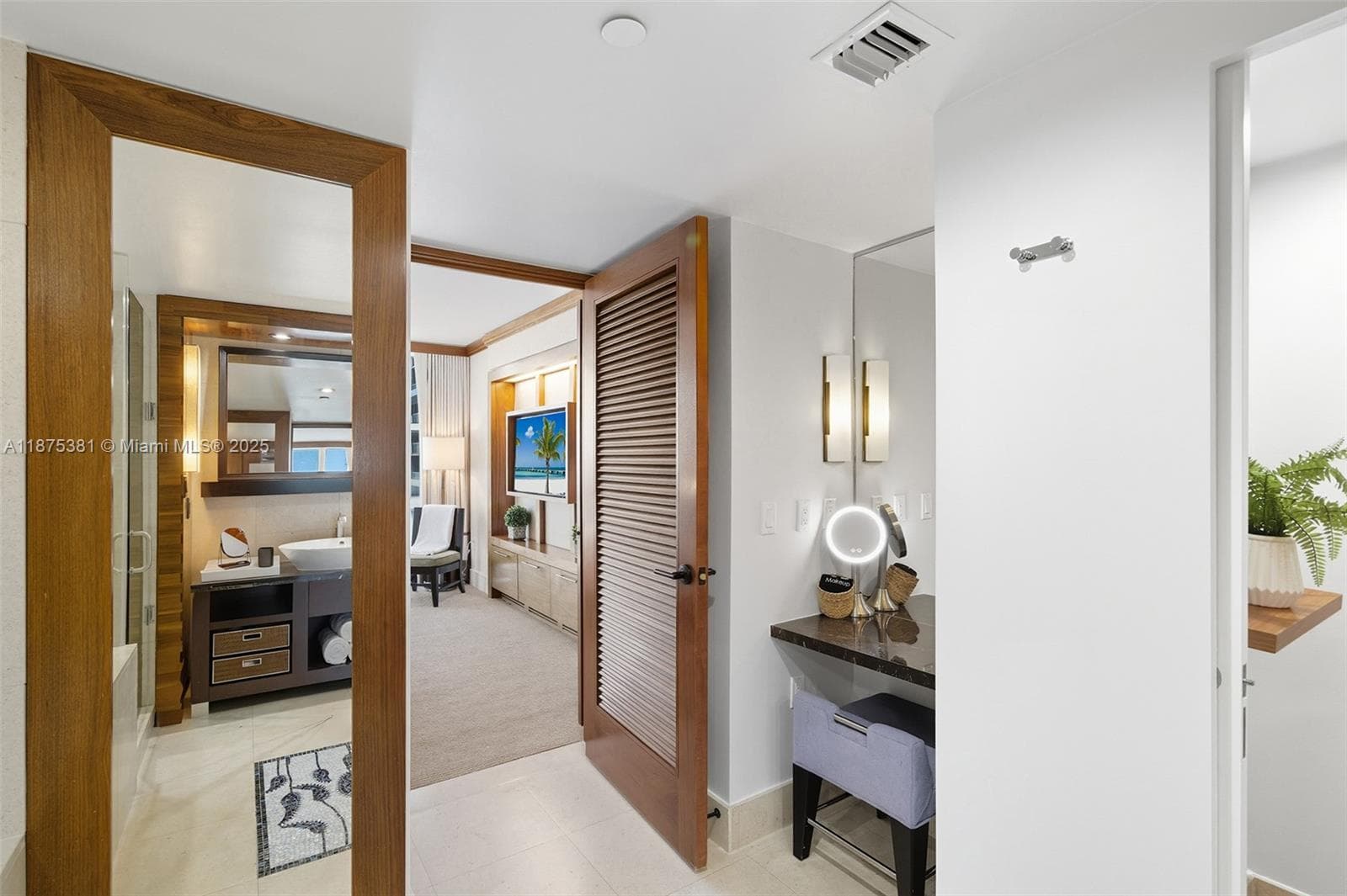 A11875381 — Miami Beach — 23