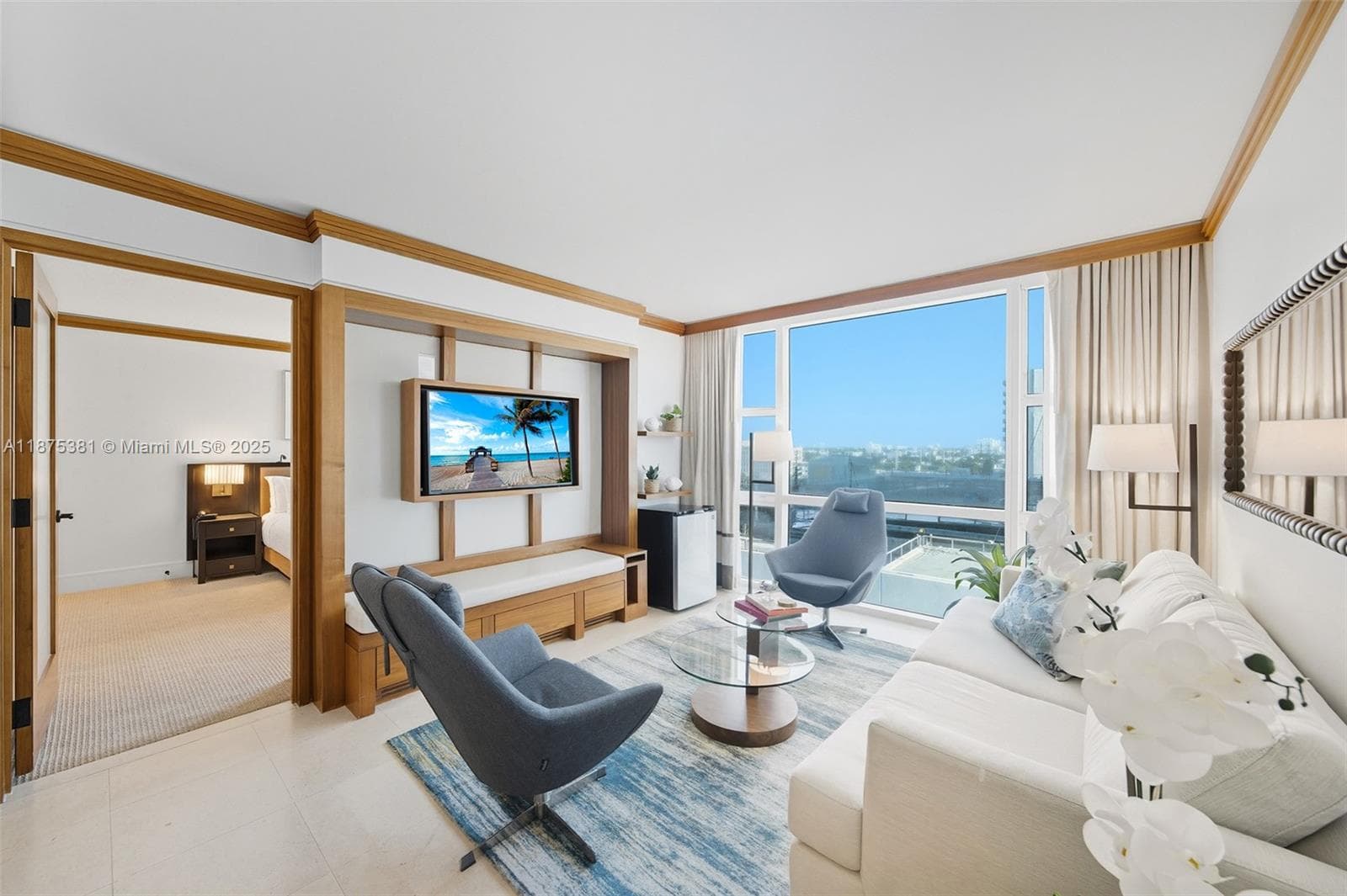 A11875381 — Miami Beach