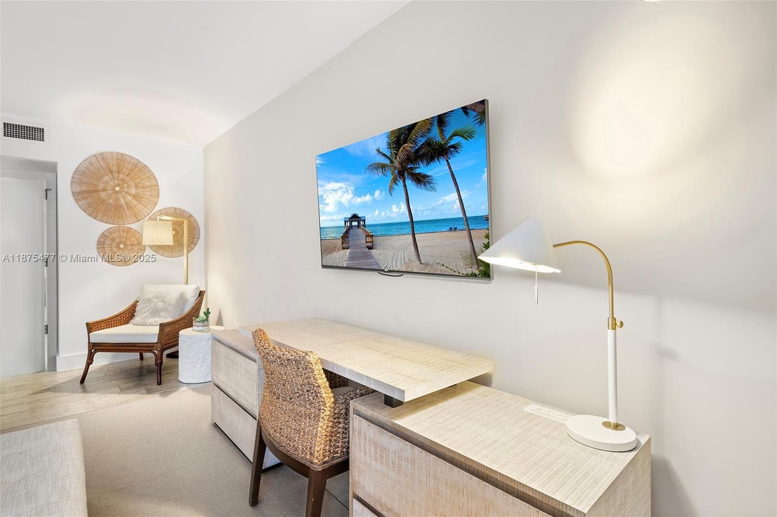 A11875477 — Miami Beach — 14