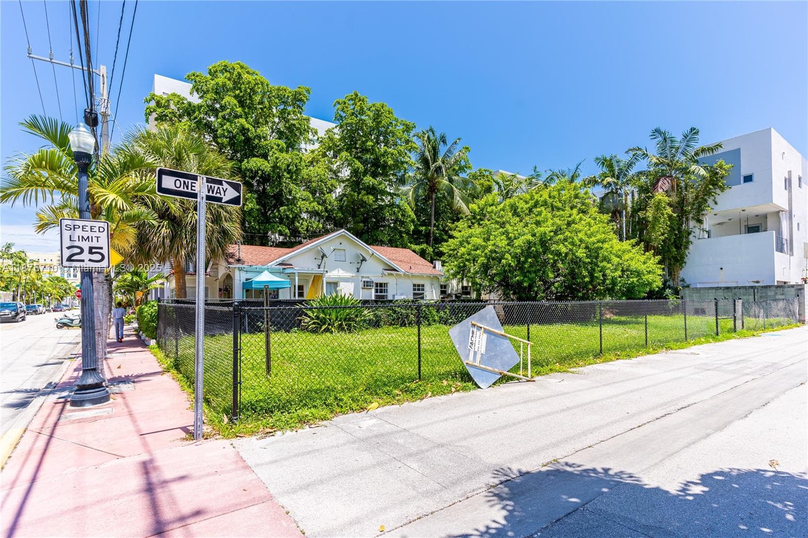 A11875710 — Miami Beach — 6