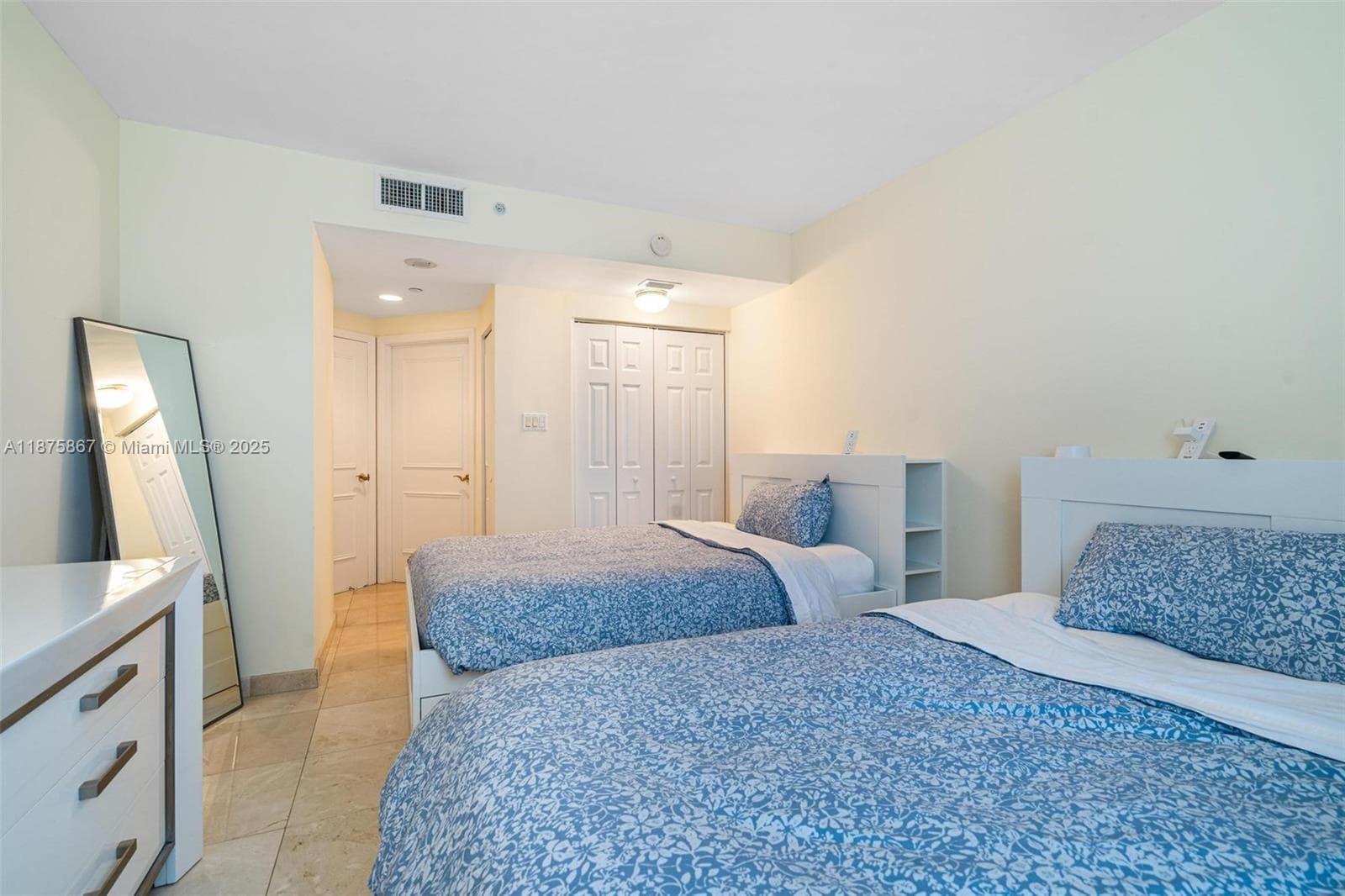 A11875867 — Miami Beach — 17