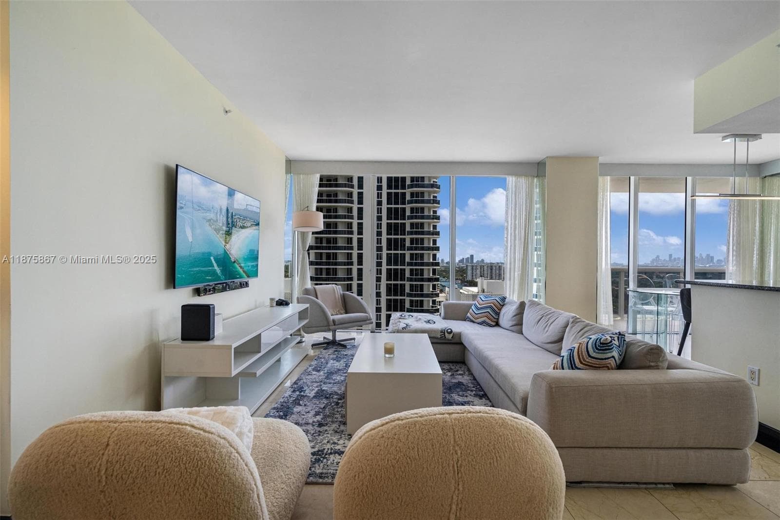 A11875867 — Miami Beach — 10
