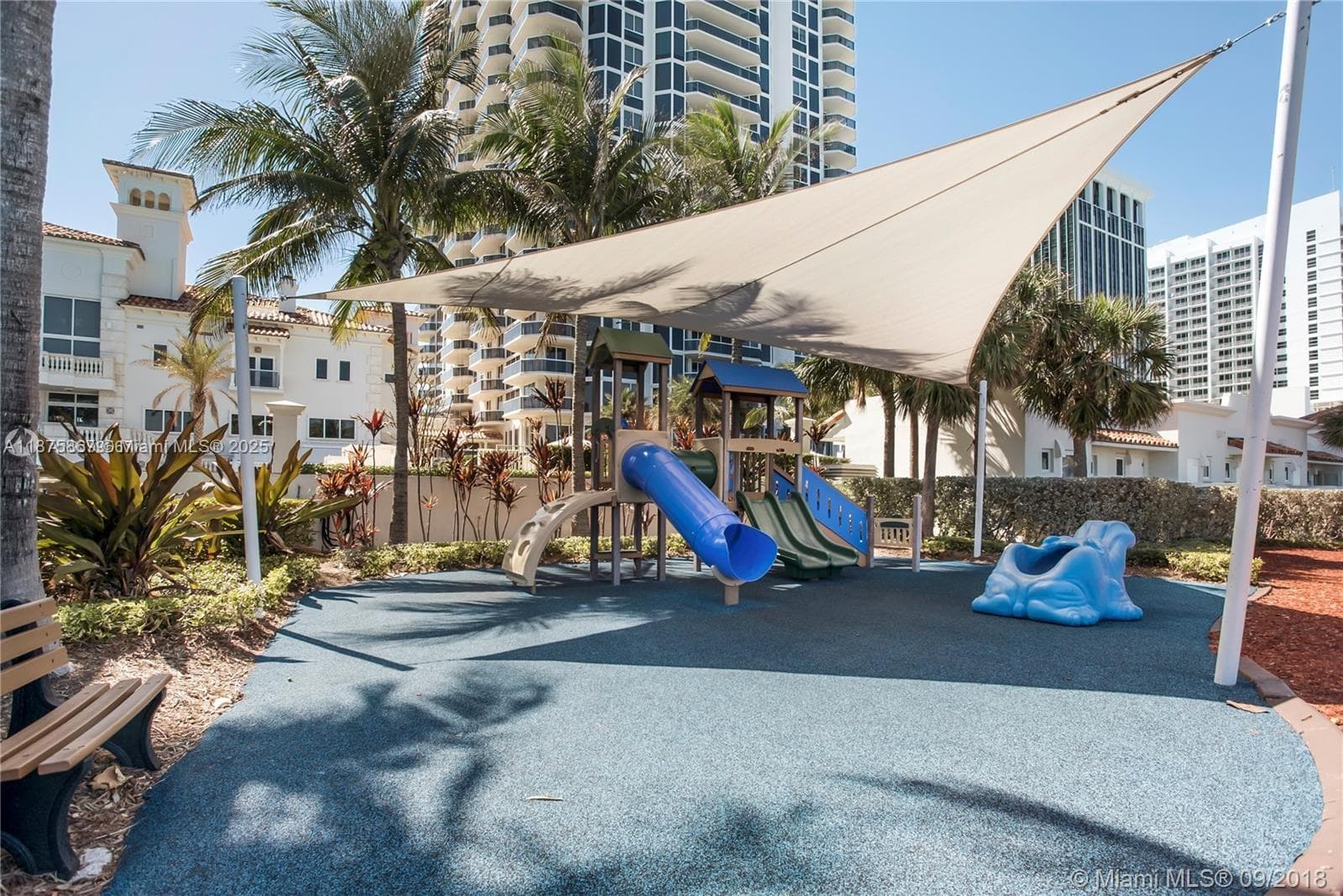 A11875867 — Miami Beach — 33