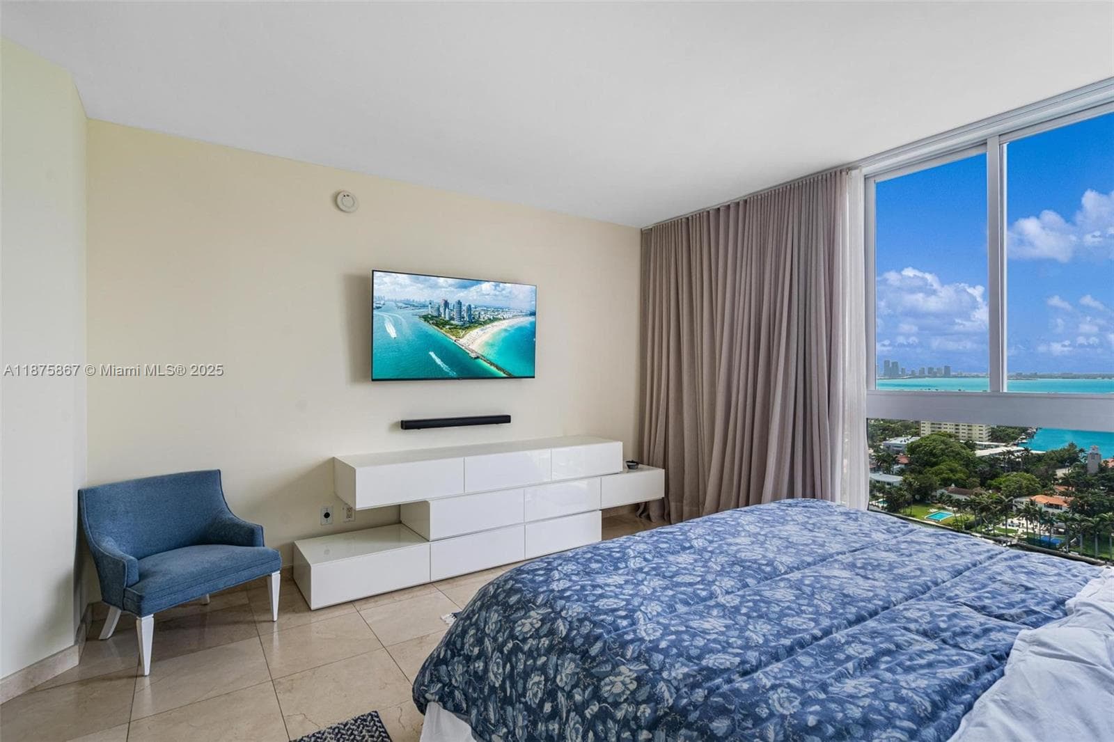 A11875867 — Miami Beach — 11