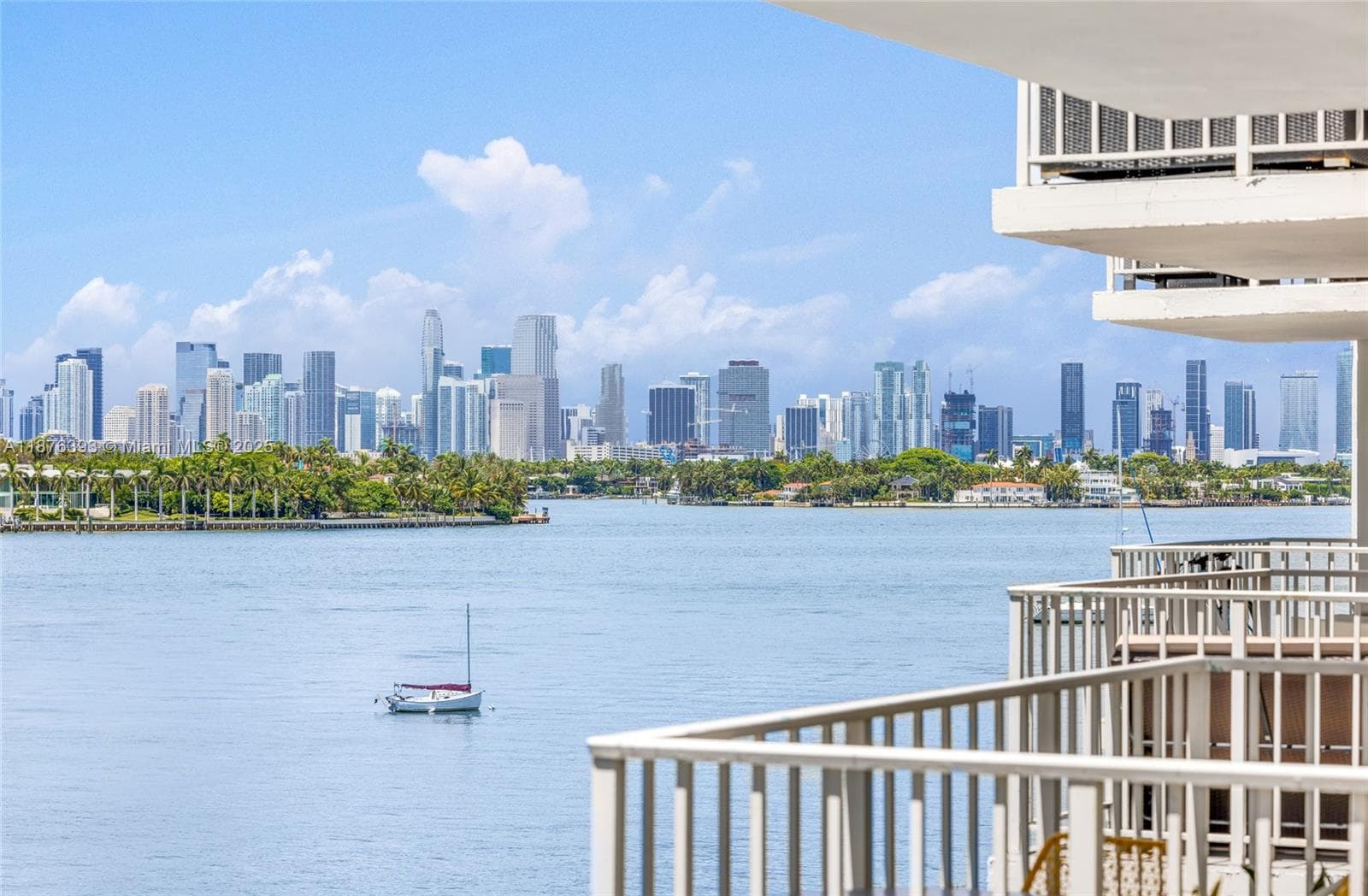 A11876393 — Miami Beach