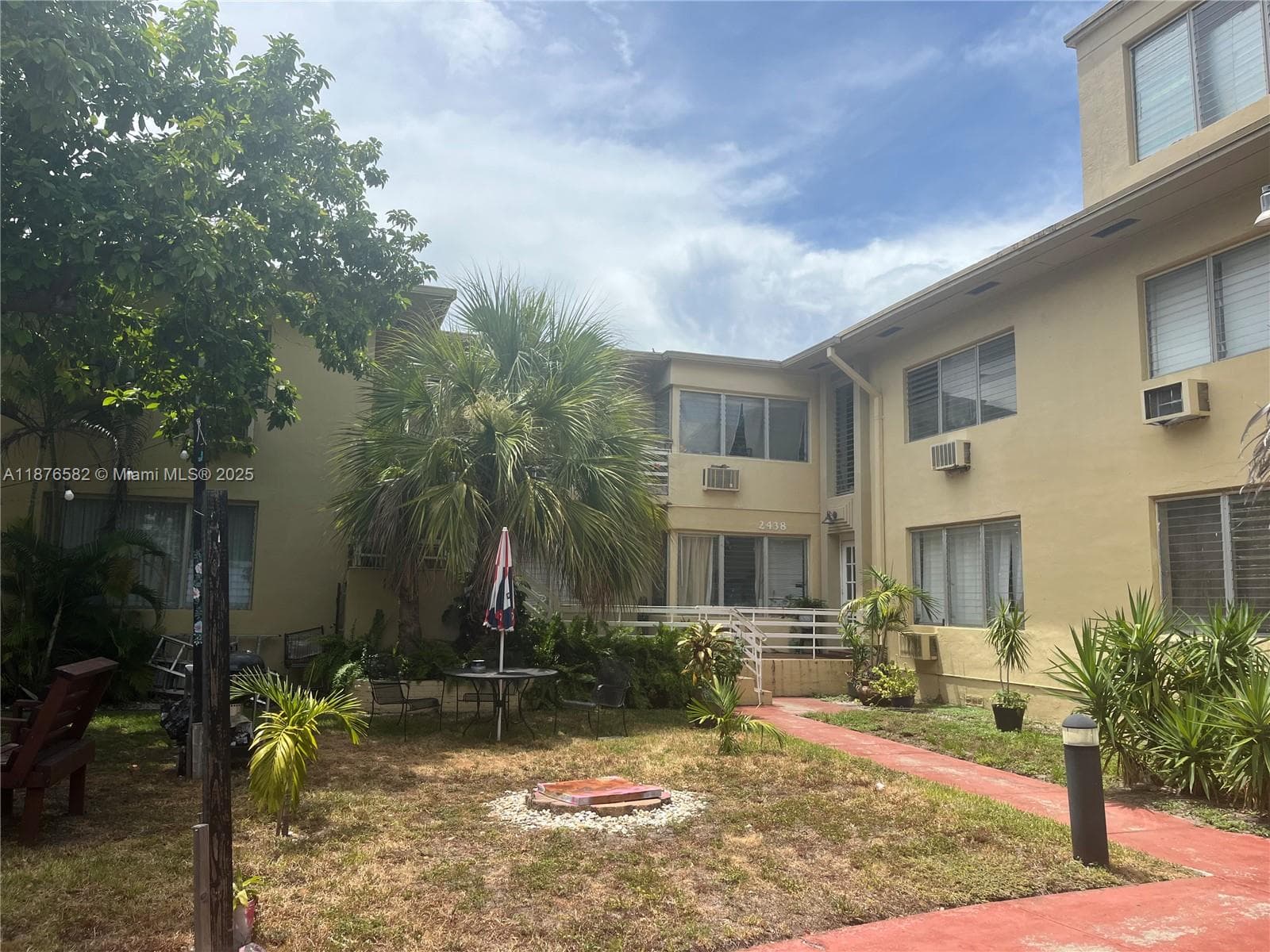 A11876582 — Miami Beach — 2