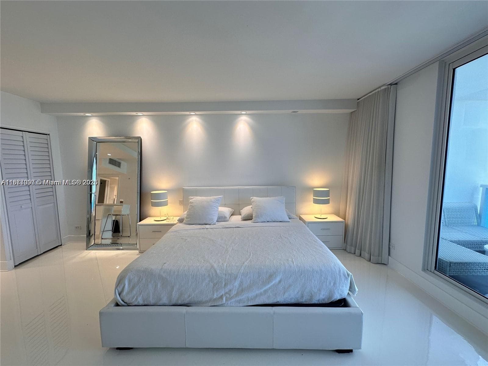 A11877000 — Miami Beach — 6