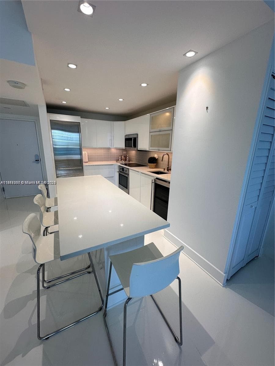 A11877000 — Miami Beach — 4