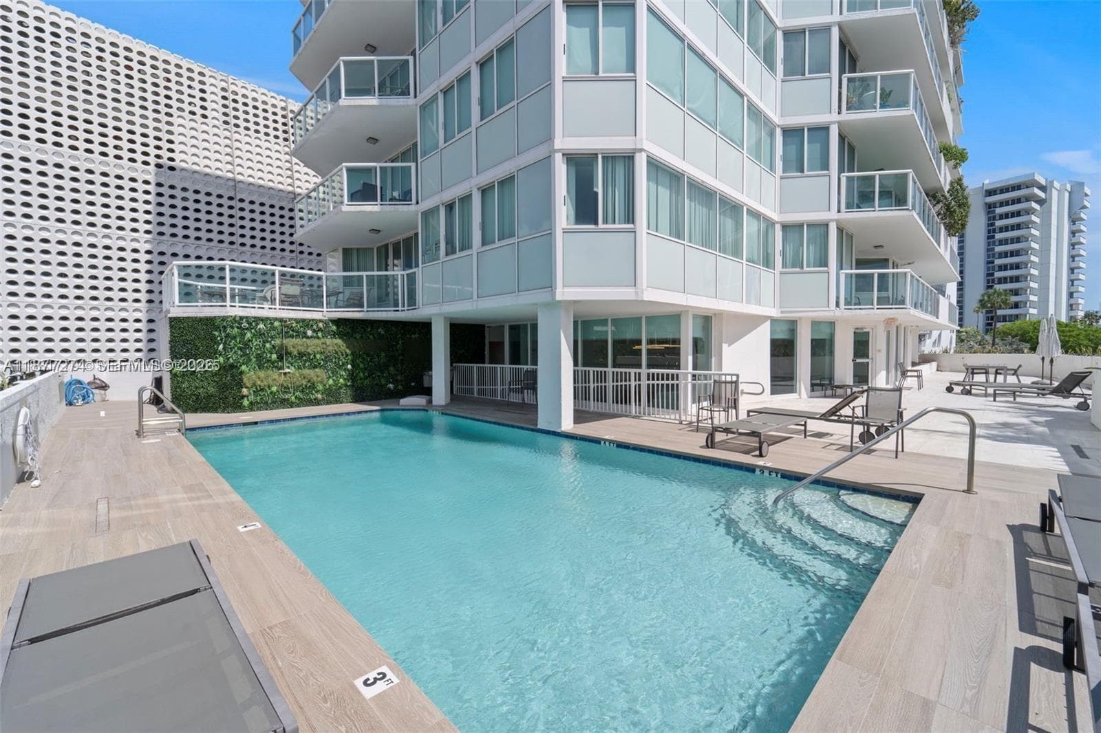A11877274 — Miami Beach — 42