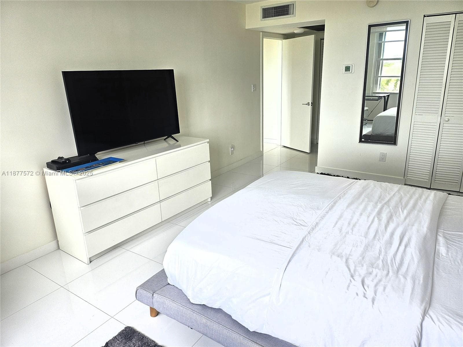 A11877572 — Miami Beach — 23