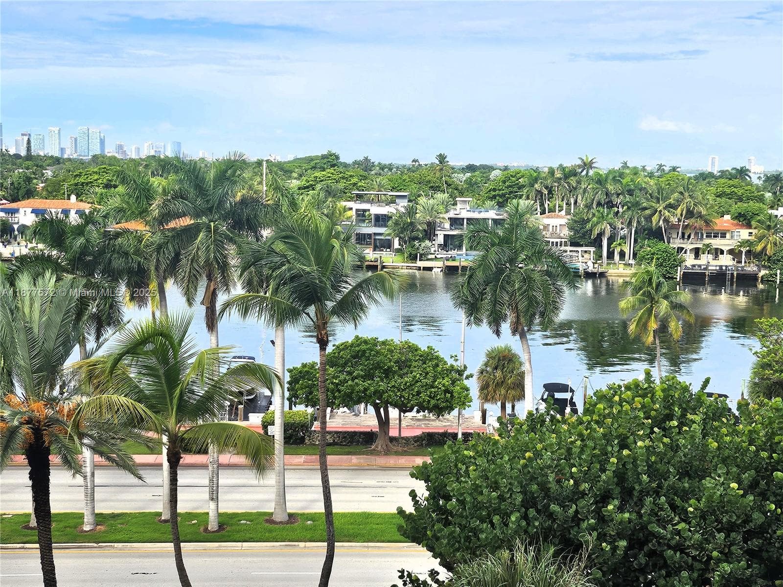 A11877572 — Miami Beach — 2