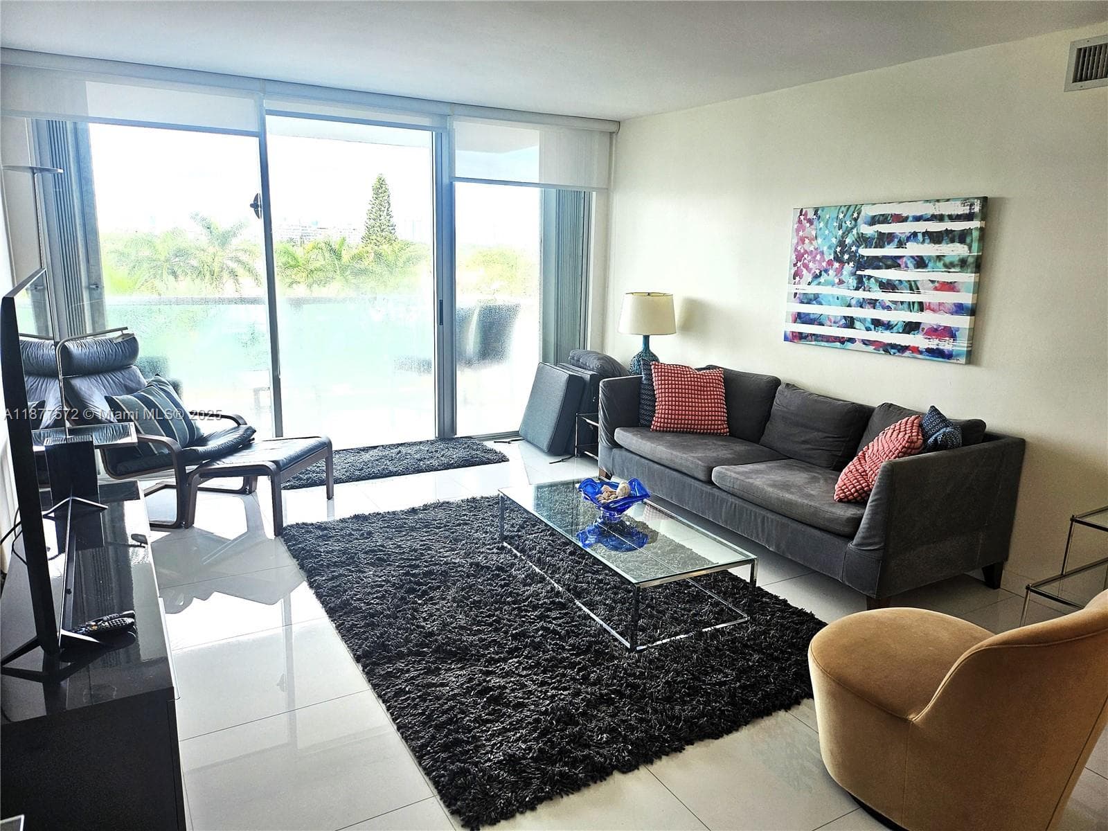 A11877572 — Miami Beach — 26