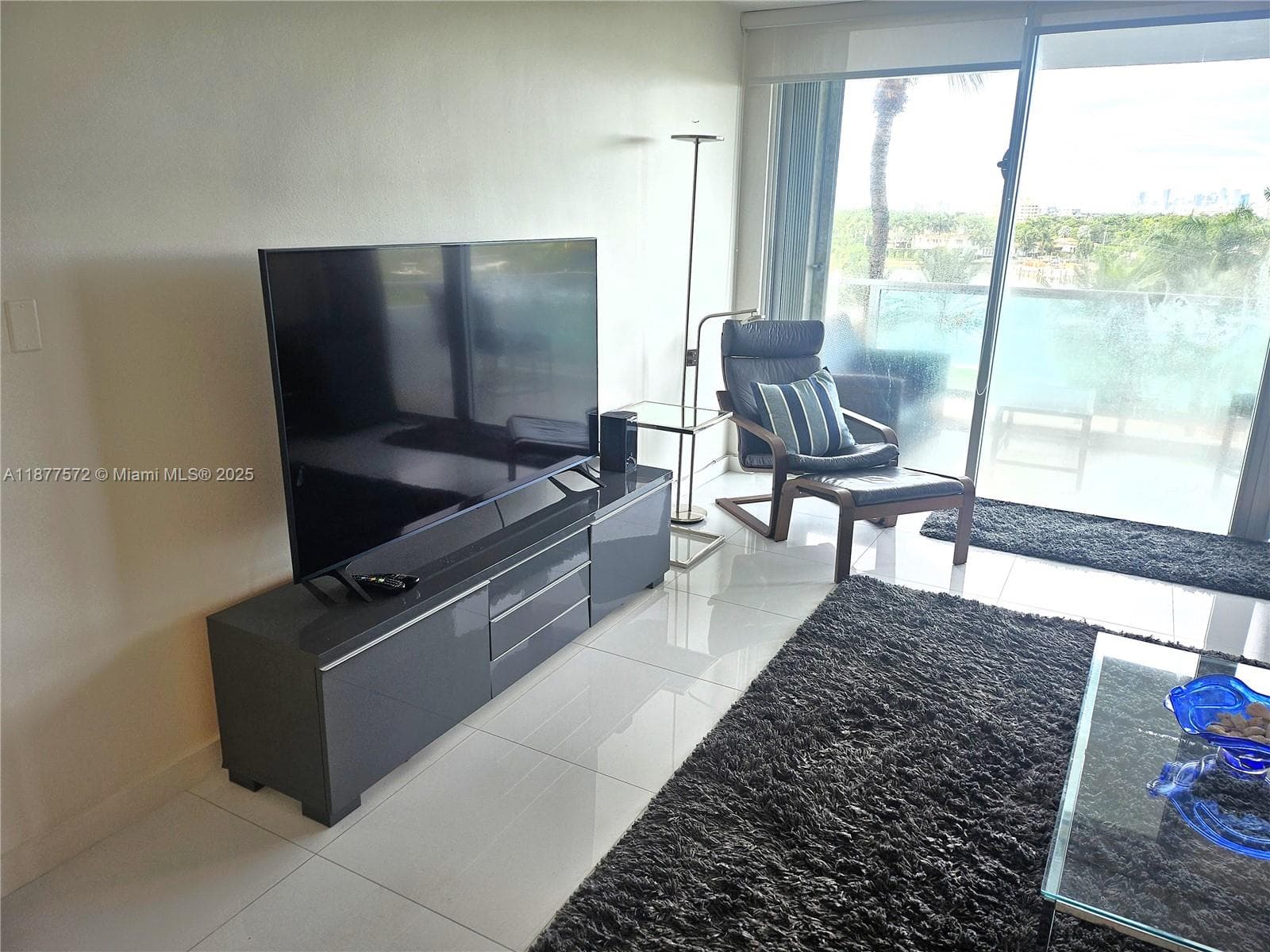 A11877572 — Miami Beach — 5