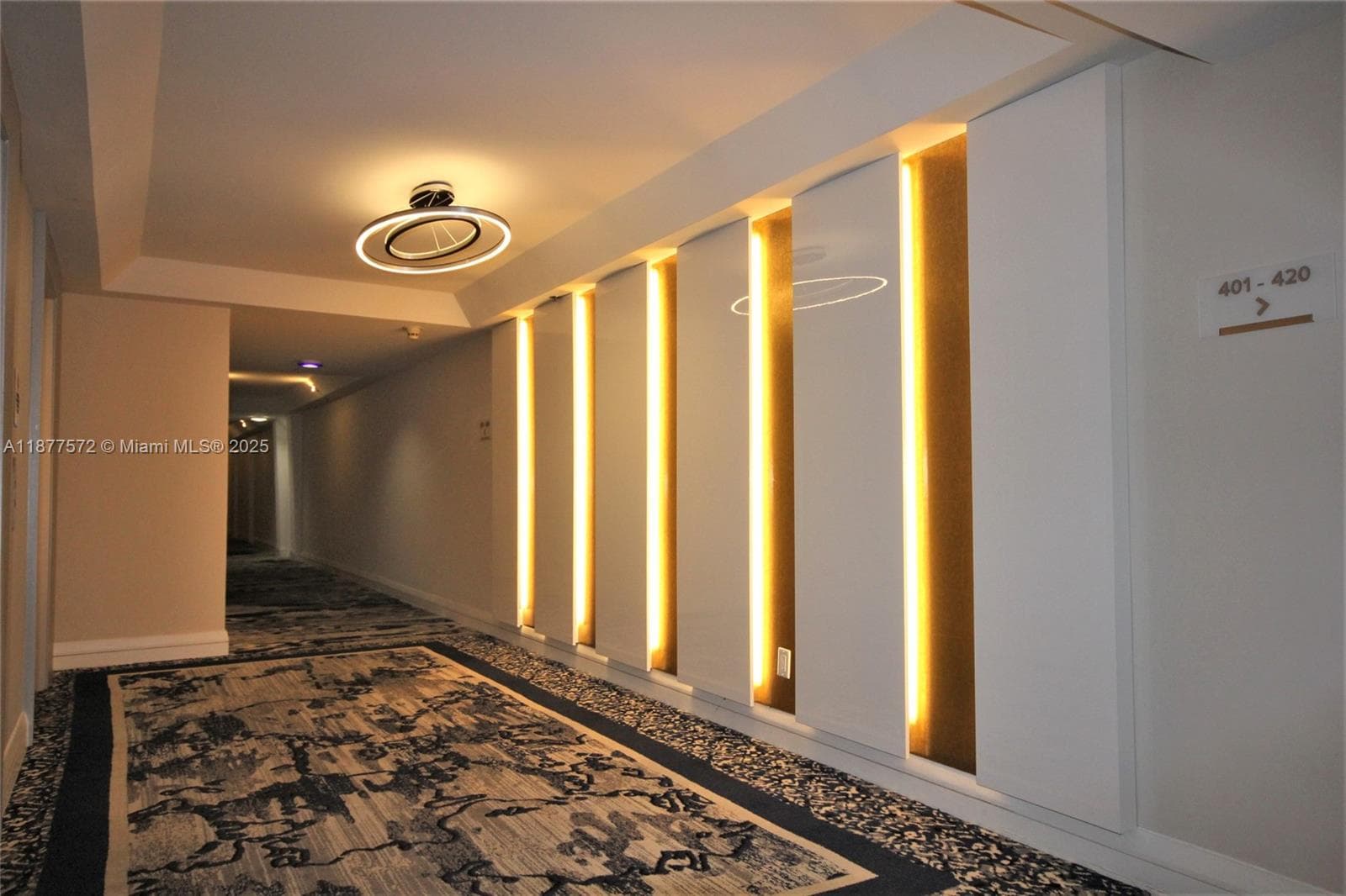 A11877572 — Miami Beach — 61