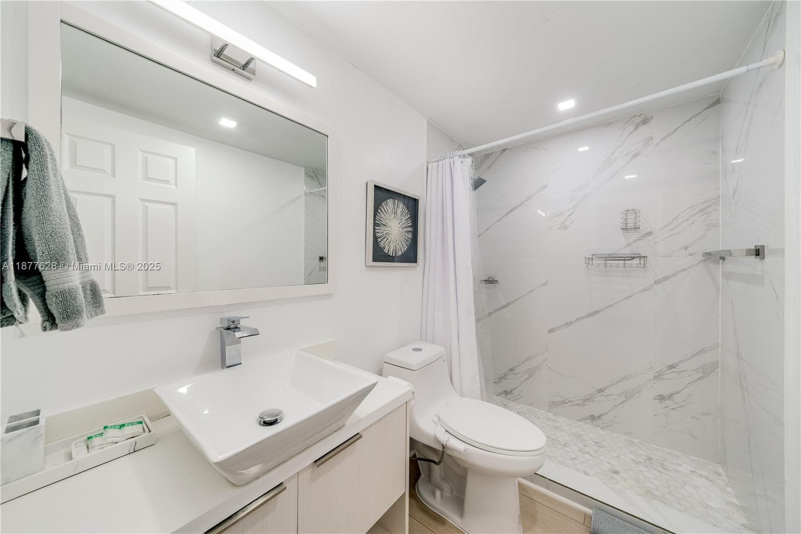 A11877628 — Miami Beach — 23